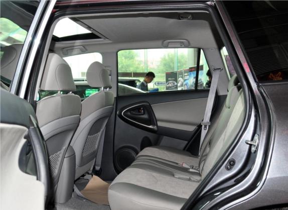 RAV4荣放 2009款 2.0L 自动豪华版 车厢座椅   后排空间