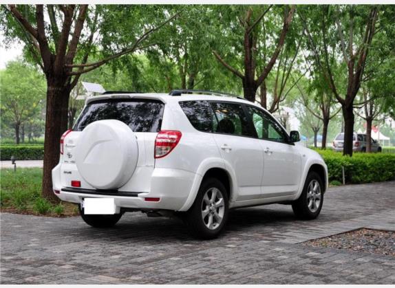 RAV4荣放 2009款 2.4L 自动豪华版 外观   斜后