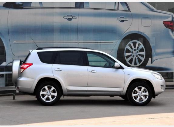 RAV4荣放 2009款 2.4L 自动豪华版 外观   正侧