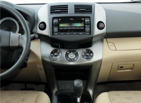 RAV4荣放 2011款 2.0L 自动经典版 中控类   中控台