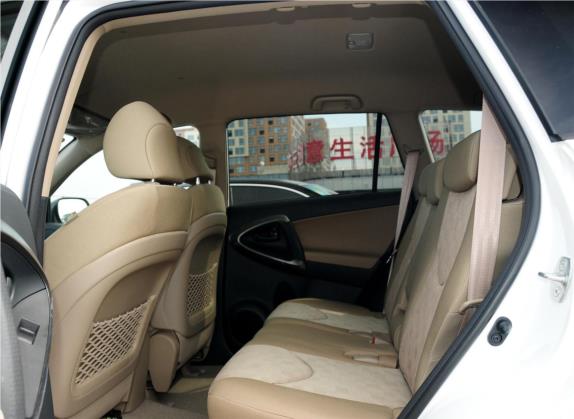 RAV4荣放 2011款 2.0L 自动经典版 车厢座椅   后排空间