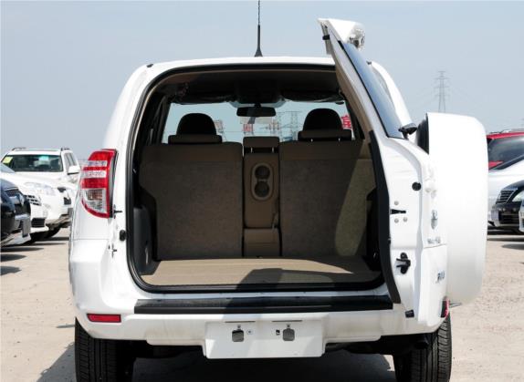 RAV4荣放 2011款 2.0L 自动经典版 车厢座椅   后备厢