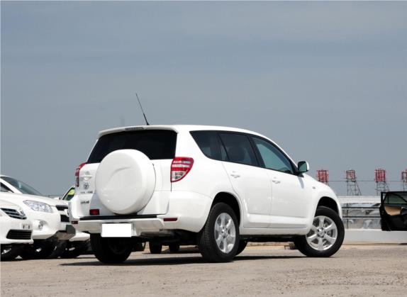 RAV4荣放 2011款 2.0L 自动经典版 外观   斜后