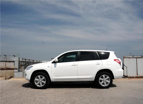 RAV4荣放 2011款 2.0L 自动经典版 外观   正侧