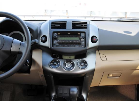 RAV4荣放 2011款 2.0L 自动四驱版 中控类   中控台