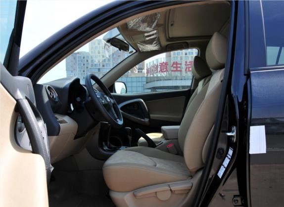RAV4荣放 2011款 2.0L 自动四驱版 车厢座椅   前排空间