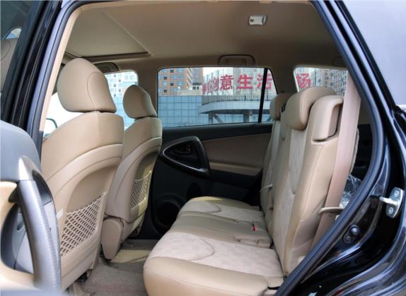 RAV4荣放 2011款 2.0L 自动四驱版 车厢座椅   后排空间