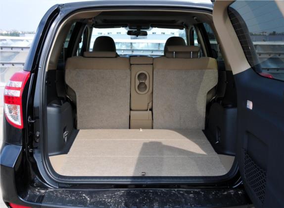 RAV4荣放 2011款 2.0L 自动四驱版 车厢座椅   后备厢