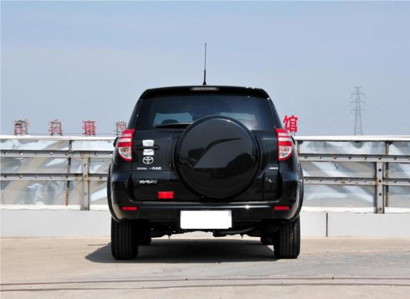 RAV4荣放 2011款 2.0L 自动四驱版 外观   正后