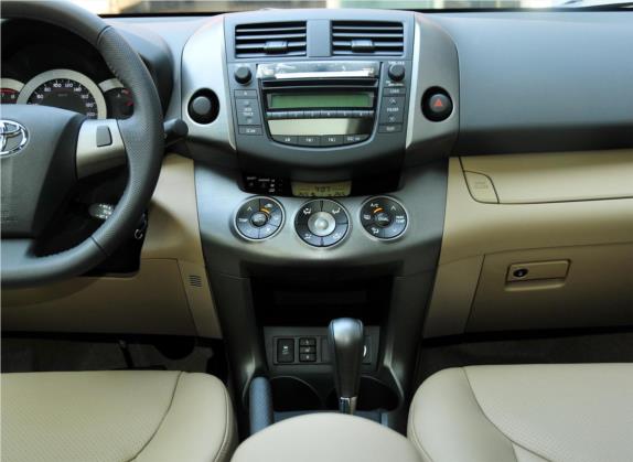 RAV4荣放 2011款 2.0L 自动豪华版 中控类   中控台