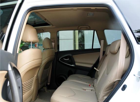 RAV4荣放 2011款 2.0L 自动豪华版 车厢座椅   后排空间