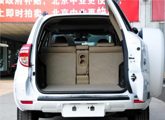 RAV4荣放 2011款 2.0L 自动豪华版 车厢座椅   后备厢