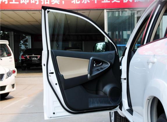 RAV4荣放 2011款 2.0L 自动豪华版 车厢座椅   前门板