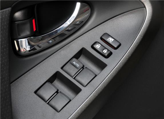 RAV4荣放 2011款 2.0L 自动豪华版 车厢座椅   门窗控制