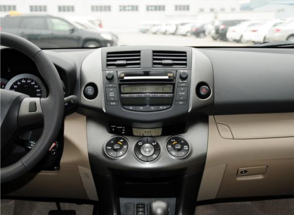 RAV4荣放 2011款 2.4L 自动四驱豪华版 中控类   中控台