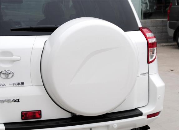 RAV4荣放 2011款 2.4L 自动四驱豪华版 其他细节类   备胎