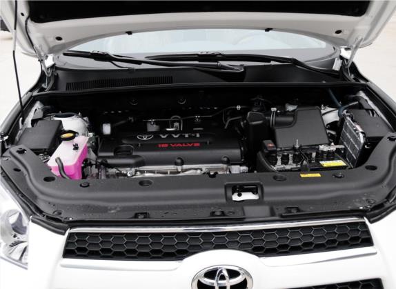 RAV4荣放 2011款 2.4L 自动四驱豪华版 其他细节类   发动机舱