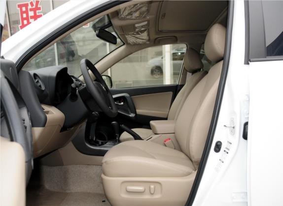RAV4荣放 2011款 2.4L 自动四驱豪华版 车厢座椅   前排空间