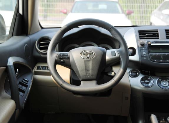 RAV4荣放 2011款 2.4L 自动四驱至臻版 中控类   驾驶位