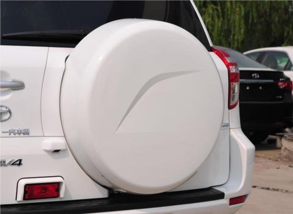 RAV4荣放 2011款 2.4L 自动四驱至臻版 其他细节类   备胎