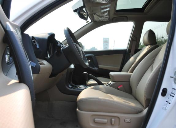 RAV4荣放 2011款 2.4L 自动四驱至臻版 车厢座椅   前排空间