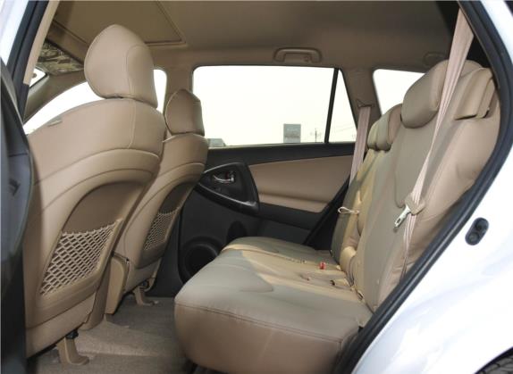 RAV4荣放 2011款 2.4L 自动四驱至臻版 车厢座椅   后排空间