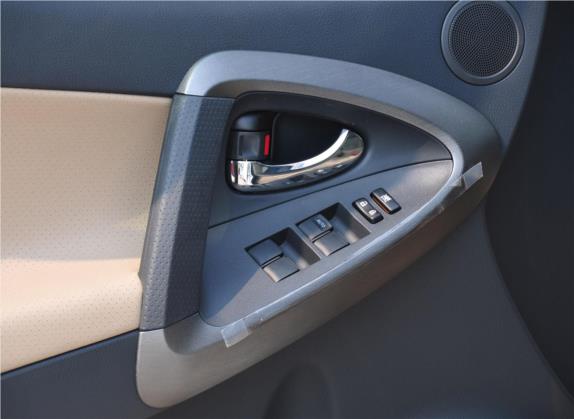 RAV4荣放 2011款 2.4L 自动四驱至臻版 车厢座椅   门窗控制