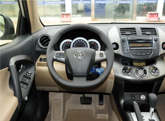 RAV4荣放 2012款 炫装版 2.4L 自动四驱豪华 中控类   驾驶位