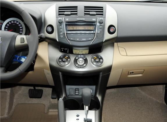 RAV4荣放 2012款 炫装版 2.4L 自动四驱豪华 中控类   中控台