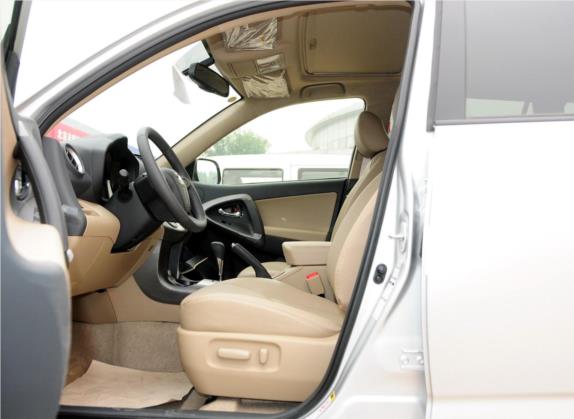 RAV4荣放 2012款 炫装版 2.4L 自动四驱豪华 车厢座椅   前排空间