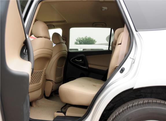 RAV4荣放 2012款 炫装版 2.4L 自动四驱豪华 车厢座椅   后排空间