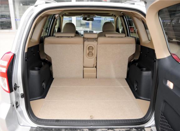 RAV4荣放 2012款 炫装版 2.4L 自动四驱豪华 车厢座椅   后备厢