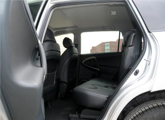 RAV4荣放 2013款 特享版 2.0L 自动精英 车厢座椅   后排空间