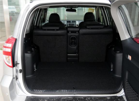 RAV4荣放 2013款 特享版 2.0L 自动精英 车厢座椅   后备厢