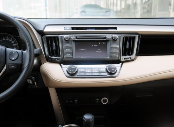 RAV4荣放 2013款 2.0L CVT四驱风尚版 中控类   中控台