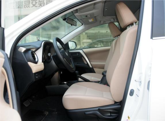 RAV4荣放 2013款 2.0L CVT四驱风尚版 车厢座椅   前排空间