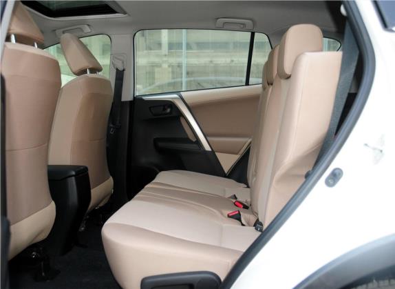 RAV4荣放 2013款 2.0L CVT四驱风尚版 车厢座椅   后排空间