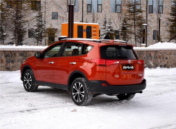 RAV4荣放 2015款 2.5L 自动四驱尊贵版 外观   斜后