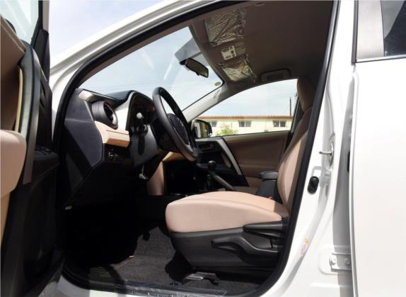 RAV4荣放 2015款 2.0L 手动两驱都市版 车厢座椅   前排空间