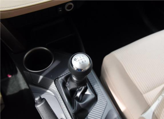 RAV4荣放 2015款 2.0L 手动两驱都市版 中控类   挡把