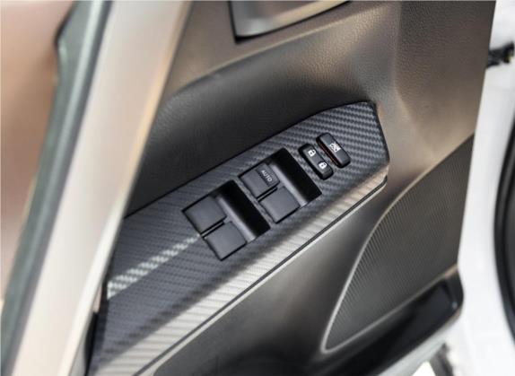 RAV4荣放 2015款 2.0L 手动两驱都市版 车厢座椅   门窗控制