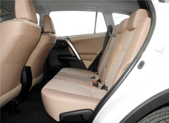 RAV4荣放 2015款 2.0L CVT两驱都市版 车厢座椅   后排空间