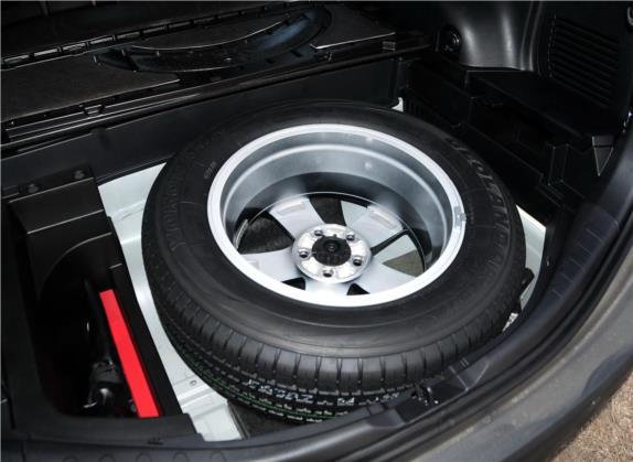 RAV4荣放 2015款 2.0L CVT四驱风尚版 其他细节类   备胎