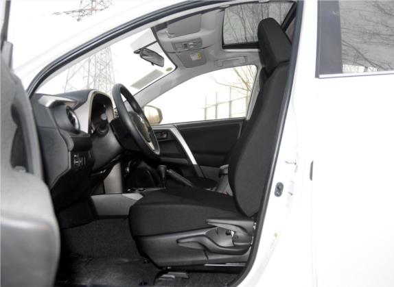 RAV4荣放 2015款 2.0L CVT四驱风尚版 车厢座椅   前排空间