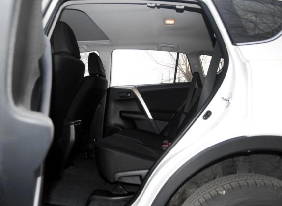 RAV4荣放 2015款 2.0L CVT四驱风尚版 车厢座椅   后排空间