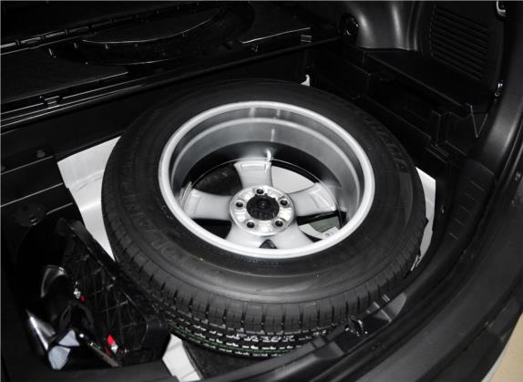 RAV4荣放 2015款 2.0L CVT四驱新锐版 其他细节类   备胎