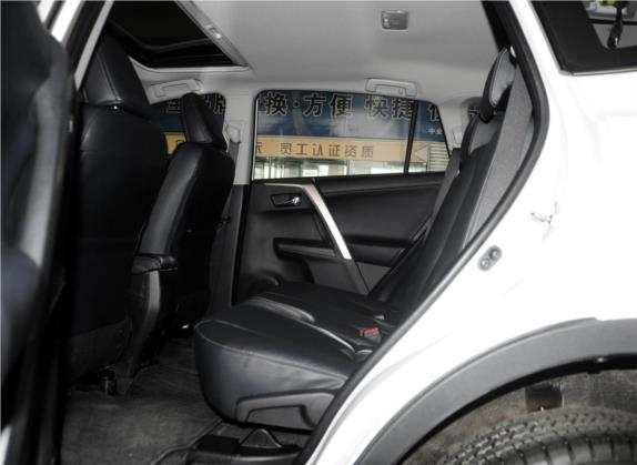 RAV4荣放 2015款 2.0L CVT四驱新锐版 车厢座椅   后排空间