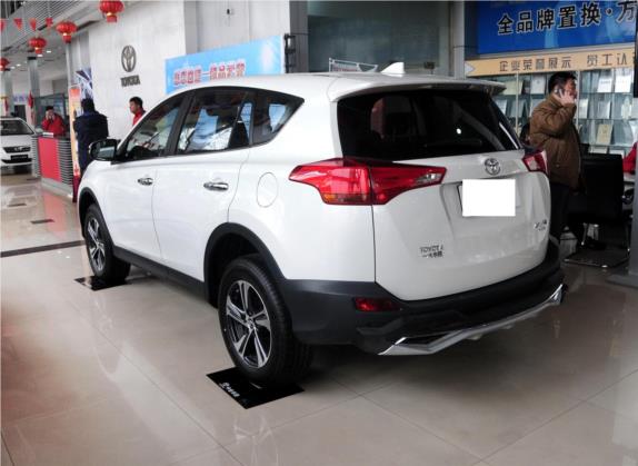 RAV4荣放 2015款 2.0L CVT四驱新锐版 外观   斜后