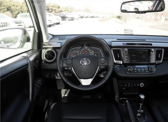 RAV4荣放 2015款 2.5L 自动四驱豪华版 中控类   驾驶位