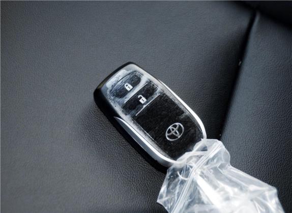 RAV4荣放 2015款 2.5L 自动四驱豪华版 其他细节类   钥匙